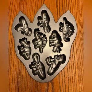 Nordic Ware Dinosaur Muffin Cupcake Pan